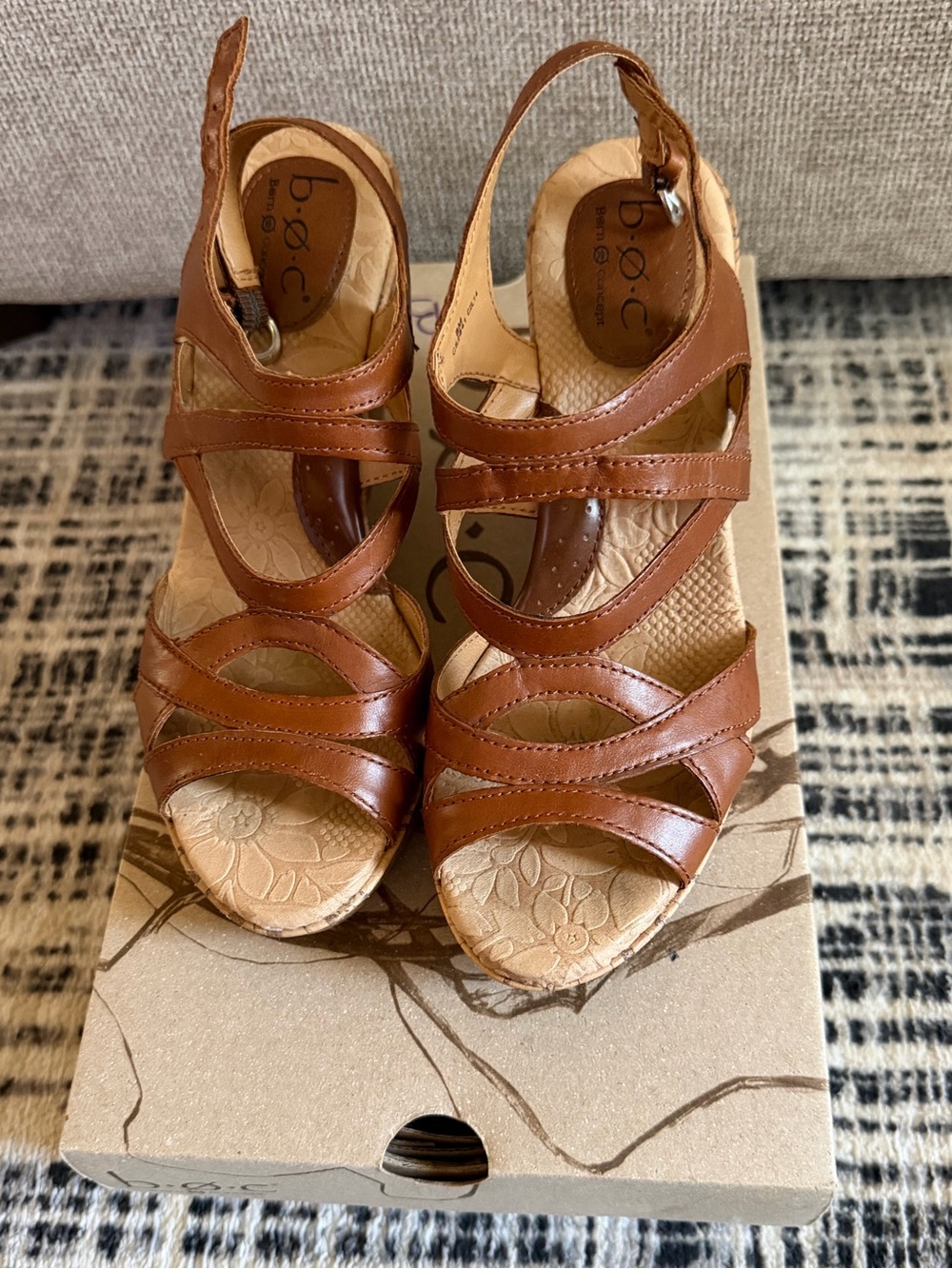 Great condition: B.O.C. BRYGIDA brown strappy sandals w/cork heel; 8M/EURO 39
